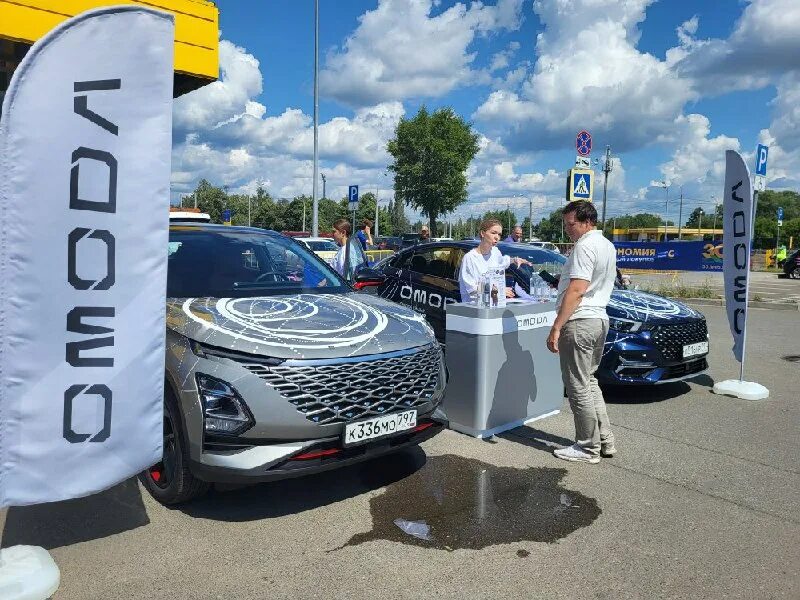 Электромобиль 35 миллиона. Квазар автосалон. Таурас феникс директор. Мазда cx-9 пленка синяя. Электрокар служба уборки.