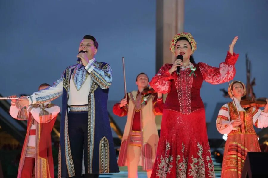Концерт беларусь минск. Концерт беларусь минск. Концерт у стелы минск. Дни культуры республики беларусь. Кунгуров концерт в белоруссии.