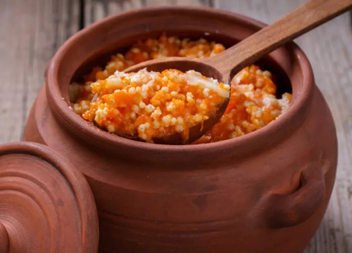 Овсяная каша в горшочке. Пшенная каша в горшочке. Пшенная каша с тыквой в горшочке. Каша в горшке рецепты. Гречка в горшочках с грибами.