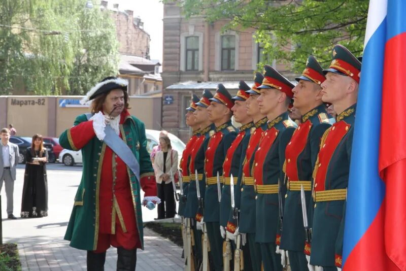 Первый полицмейстер. Памятник милиционеру. Памятник первому полицмейстеру Петербурга.