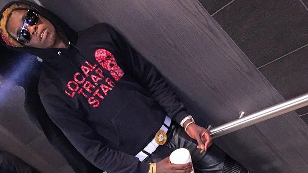 Trapstar london. Трэп дом. Trapstar лого. Обложка для трепа. Девушка в шлеме штурмовика.