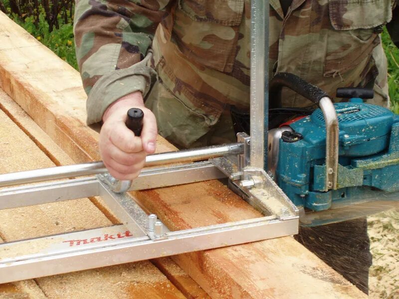 каретка для циркулярки под 45 градусов. мини пилорама jonsered 600+. как сделать распил своими руками. приспособление для циркулярной пилы для ровного распила 45 градусов. как сделать распил своими руками.