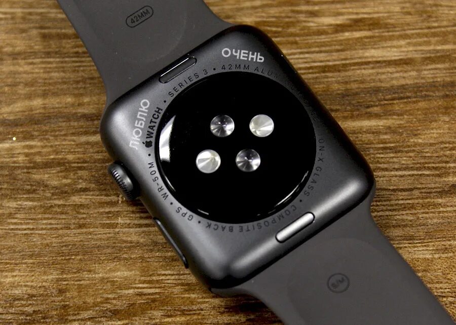 Снизу часы. Apple IWATCH 3 42mm. Apple watch s3 42mm Space Grey. АПЛ вотч 3 42 мм.