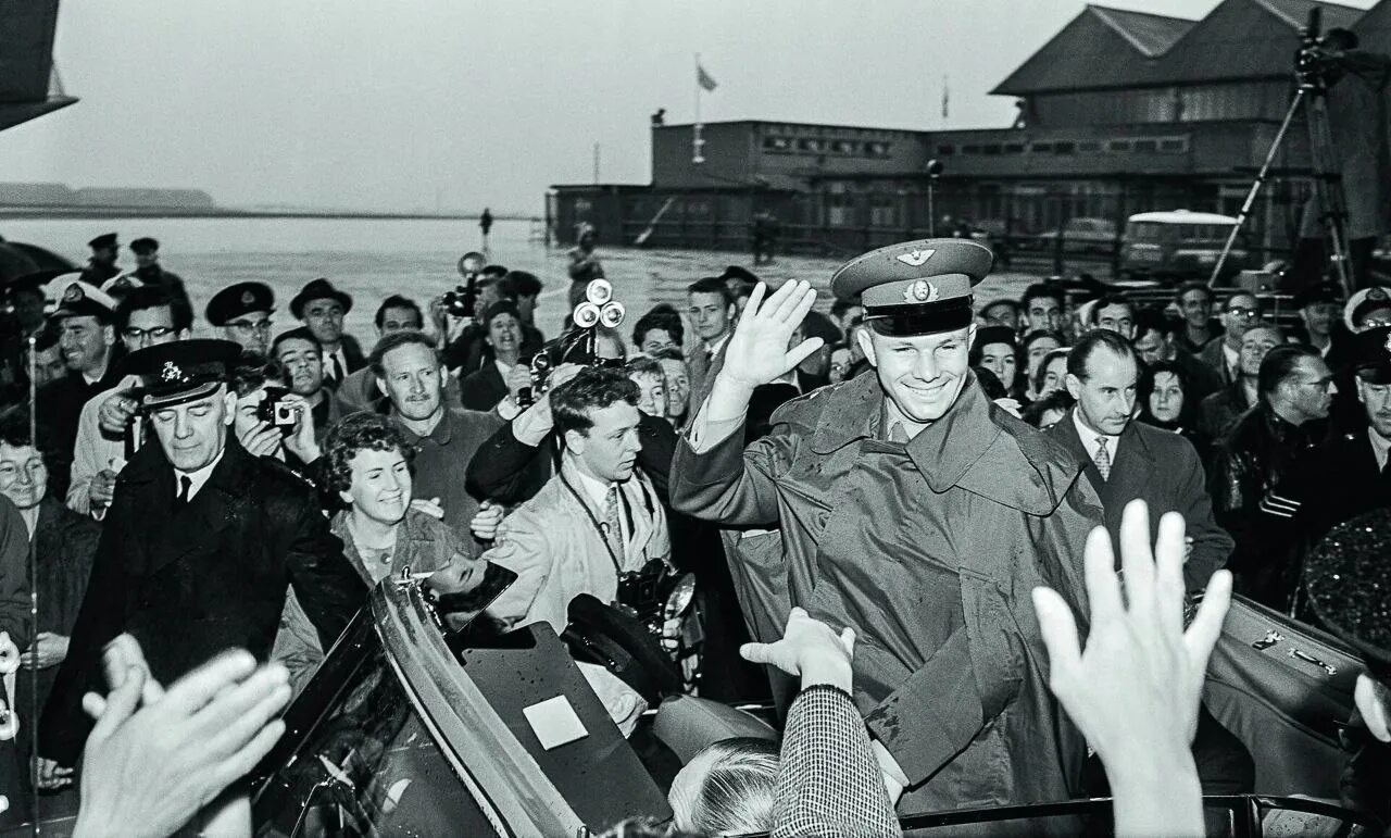 Что делают после полета. Гагарин 1961 год. встреча гагарина в москве после полета 1961.