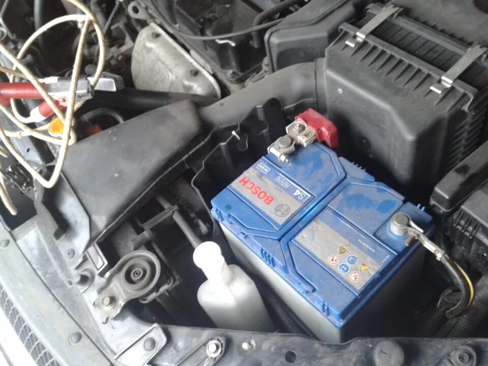 Митсубиси аутлендер 2.4 какой аккумулятор. Lancer 10 1,6 акб. mitsubishi lancer 2006 аккумулятор.