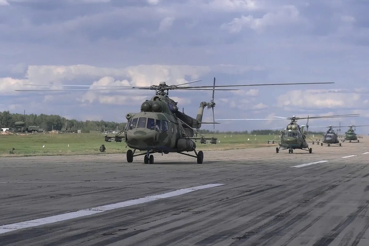 Высадка в гостомеле. Военный аэродром Саваслейка. Миг 31 Саваслейка. Гостомель высадка десант ми-17. Гостомель вертолеты.