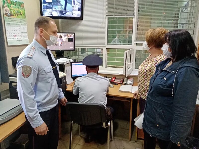 Дежурный заводского района. Дежурный ОВД. Дежурной части МВД. Дежурные части ОВД. Оперативный дежурный МВД.