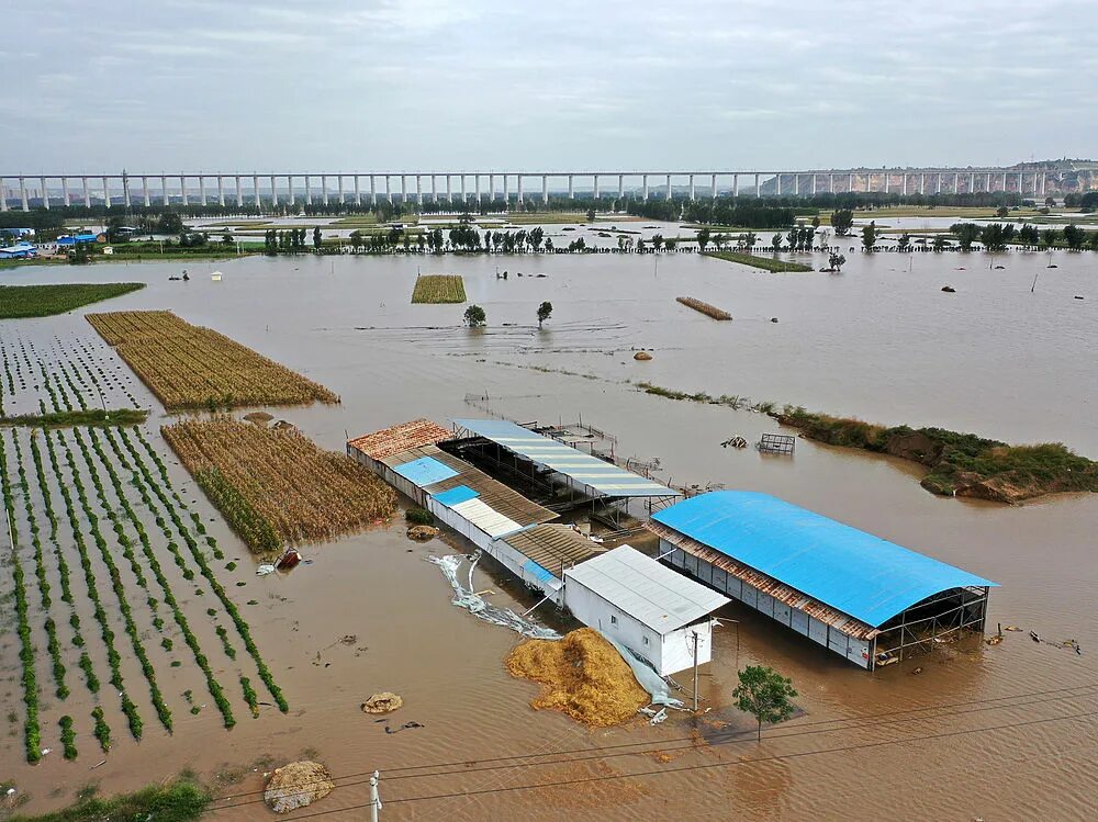 Какое наводнение в китае. Наводнение в Хэнань. Наводнение в Китае 2021. Чжэнчжоу наводнение. Наводнение в Пекине.