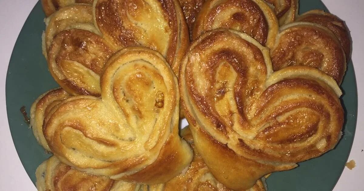 плюшка московская с сахаром. плюшка домашняя московская. булочка домашняя. плюшка домашняя московская. плюшка домашняя московская.