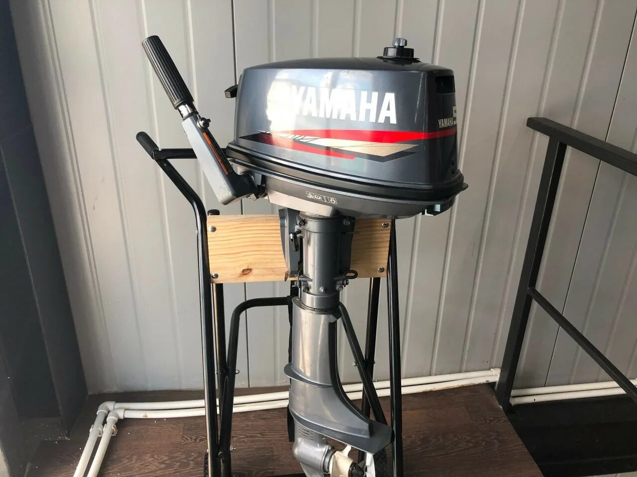 Ямаха 5 новая. Yamaha 5. Картинка лодочного мотора Ямаха 3. Yamaha 5cmhs табличка 2019 г.в..