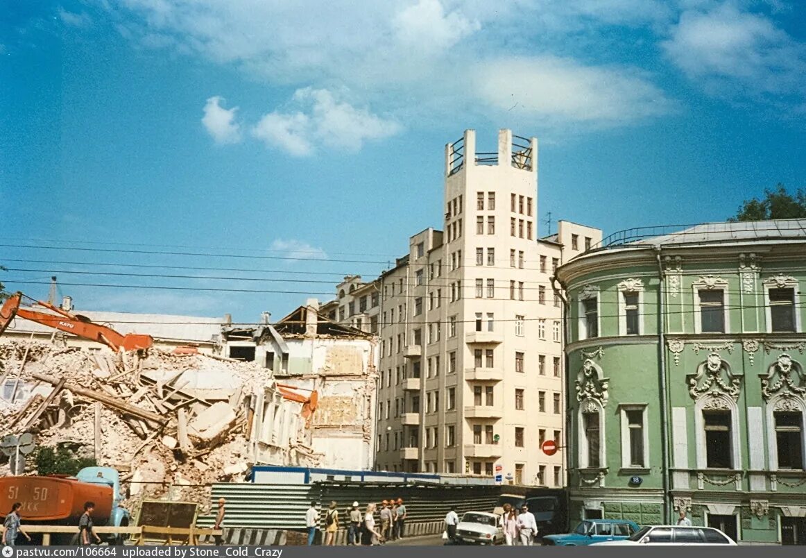 Воздвиженка никитский бульвар. Динамика цен. Рынок недвижимости график. Рост цен на недвижимость в 2007 году. Соловьиный дом на никитском бульваре.