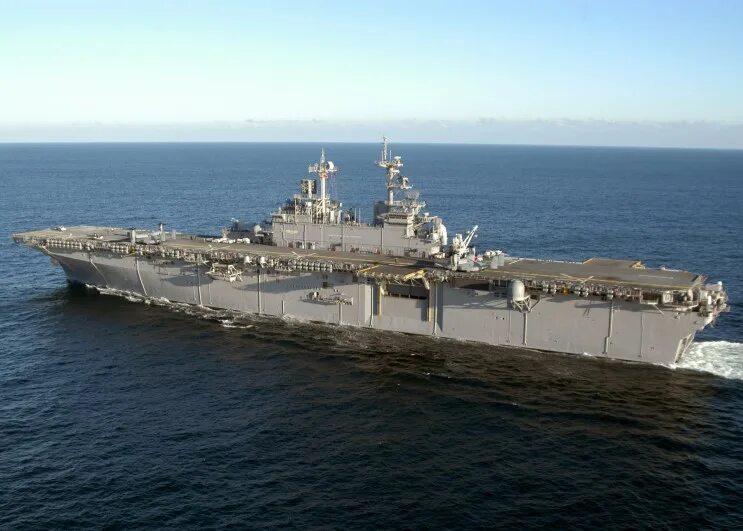 Вертолетоносец уосп. Uss wasp cv-7 чертежи. Авианосец уосп. Авианосец cv-7. Десантный корабль wasp.
