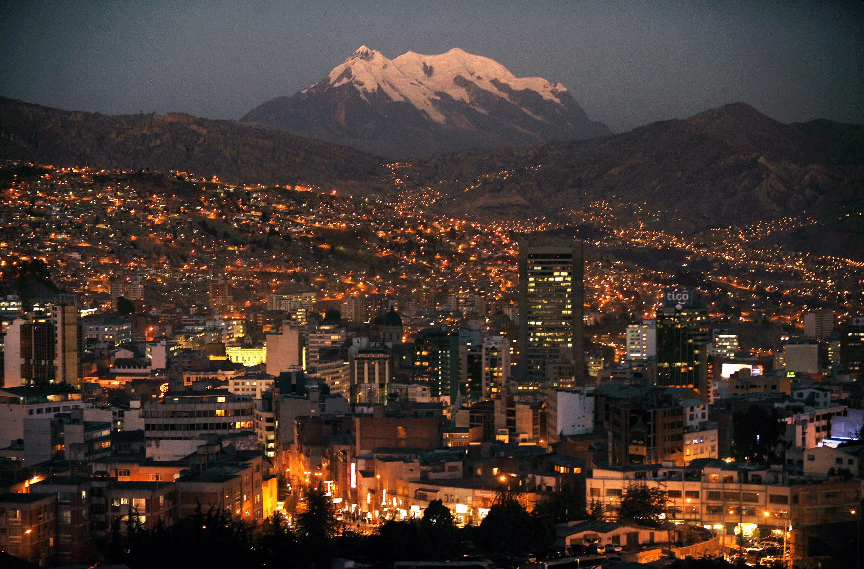 Пасет город. Боливия столица ла-пас. Столица Боливии ла пас или сукре. Ла-пас (Южная нижняя Калифорния). Город la Paz Боливия.