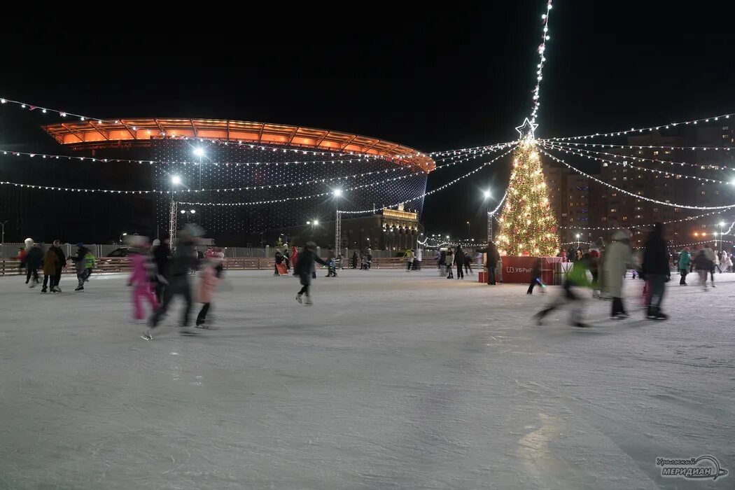 Каток Арена парк Екатеринбург. Екатеринбург Арена каток. Арена парк ЕКБ каток. Парк Локомотив Екатеринбург каток. Арена парк екатеринбург