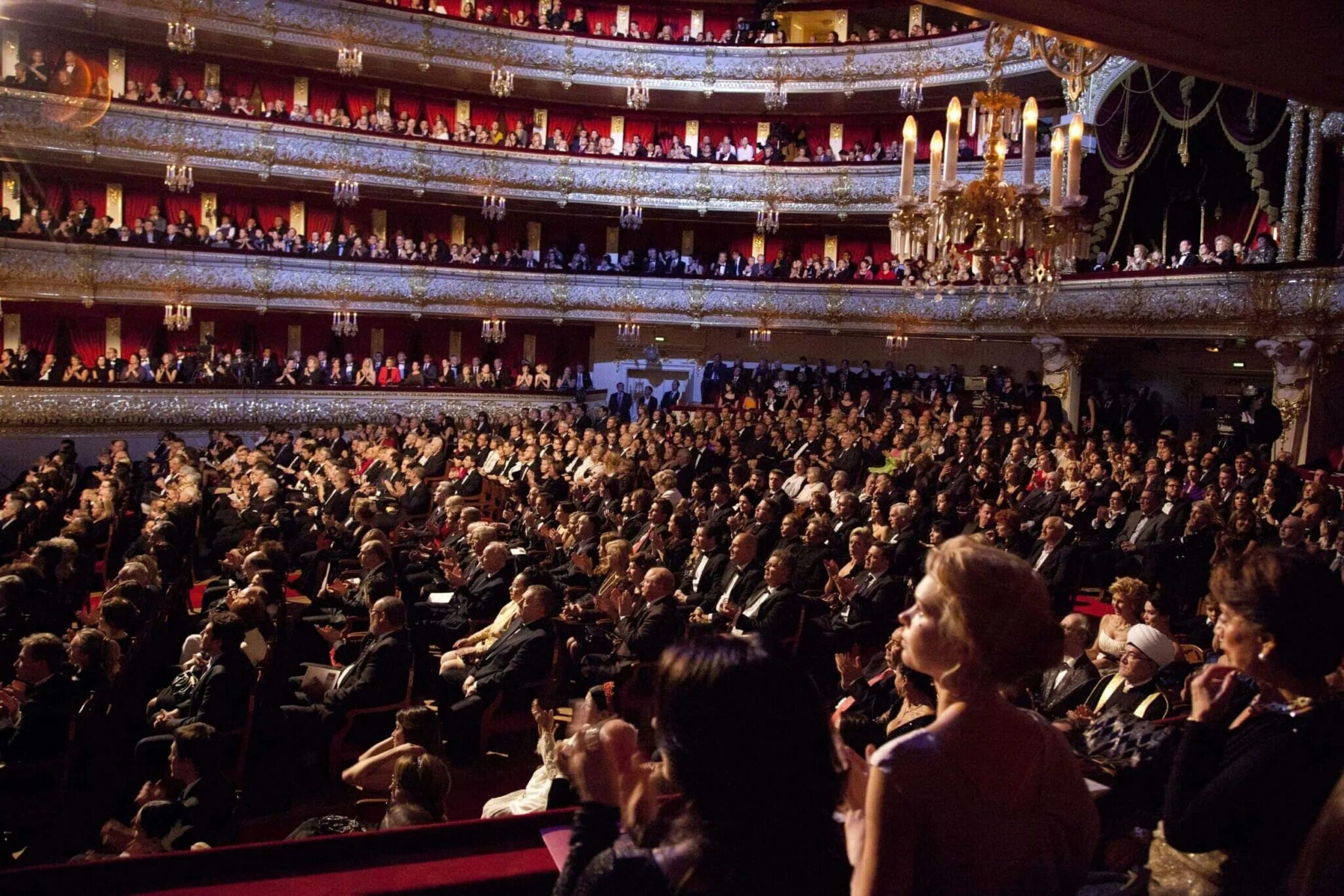 Concerts theatre. Большой театр России историческая сцена. Историческая сцена большого театра 360. Большой театр зал историческая сцена. Большой театр Москва зрительный зал.