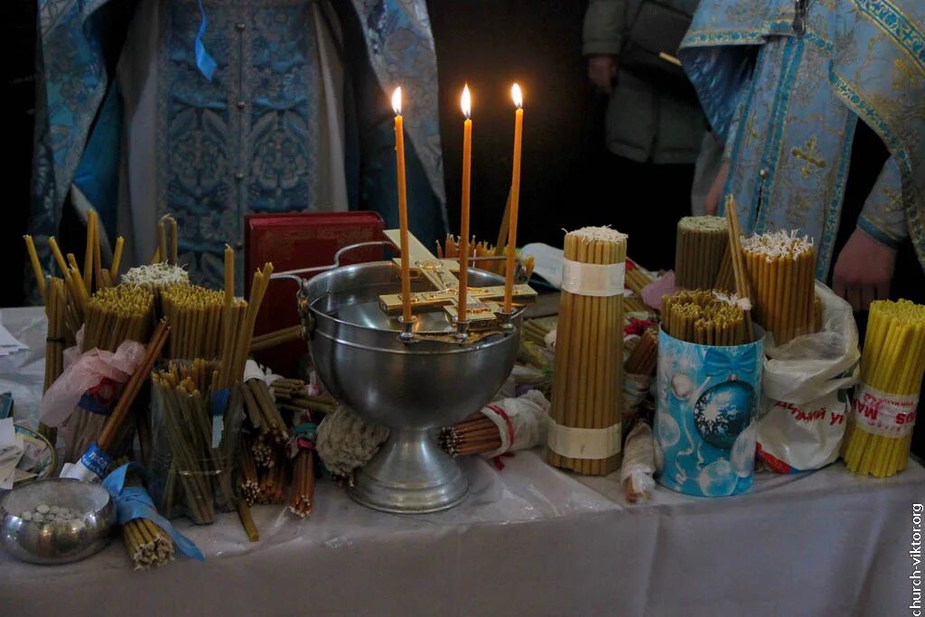Сретенские свечи освящают. Освящение свечей на сретение последование. Освящение свечей на сретение последование. Освящение свечей на сретение последование. Освящение сретенских свечей.