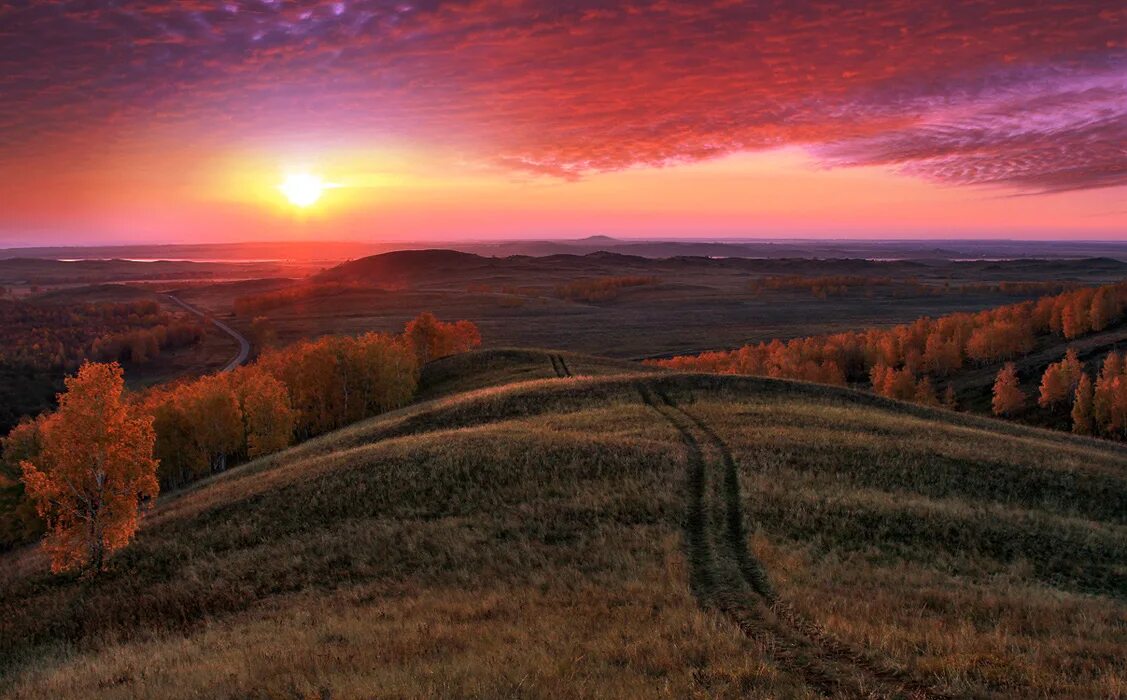 Холм заря. Осенний закат. Осень закат. Осенний рассвет. Природа Башкирии закат.