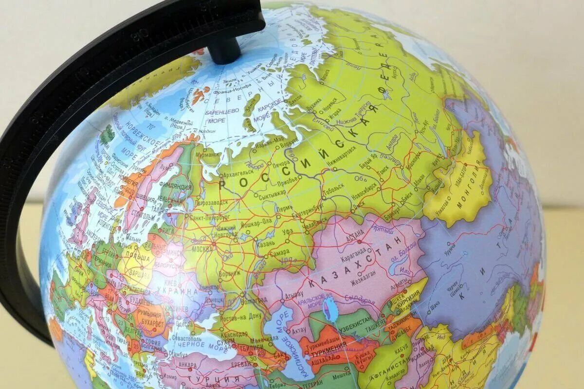 Россия на глобусе. Карта России на глобусе. Российская Федерация на глобусе.