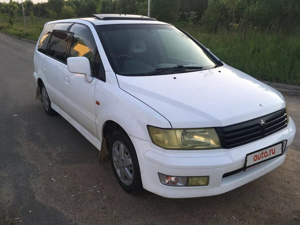 Купить митсубиси шариот грандис. Mitsubishi Chariot Grandis 2000. Mitsubishi Chariot Grandis, 2000 год. Mitsubishi Chariot Grandis 3. Митсубиси Шариот Грандис 2000г.