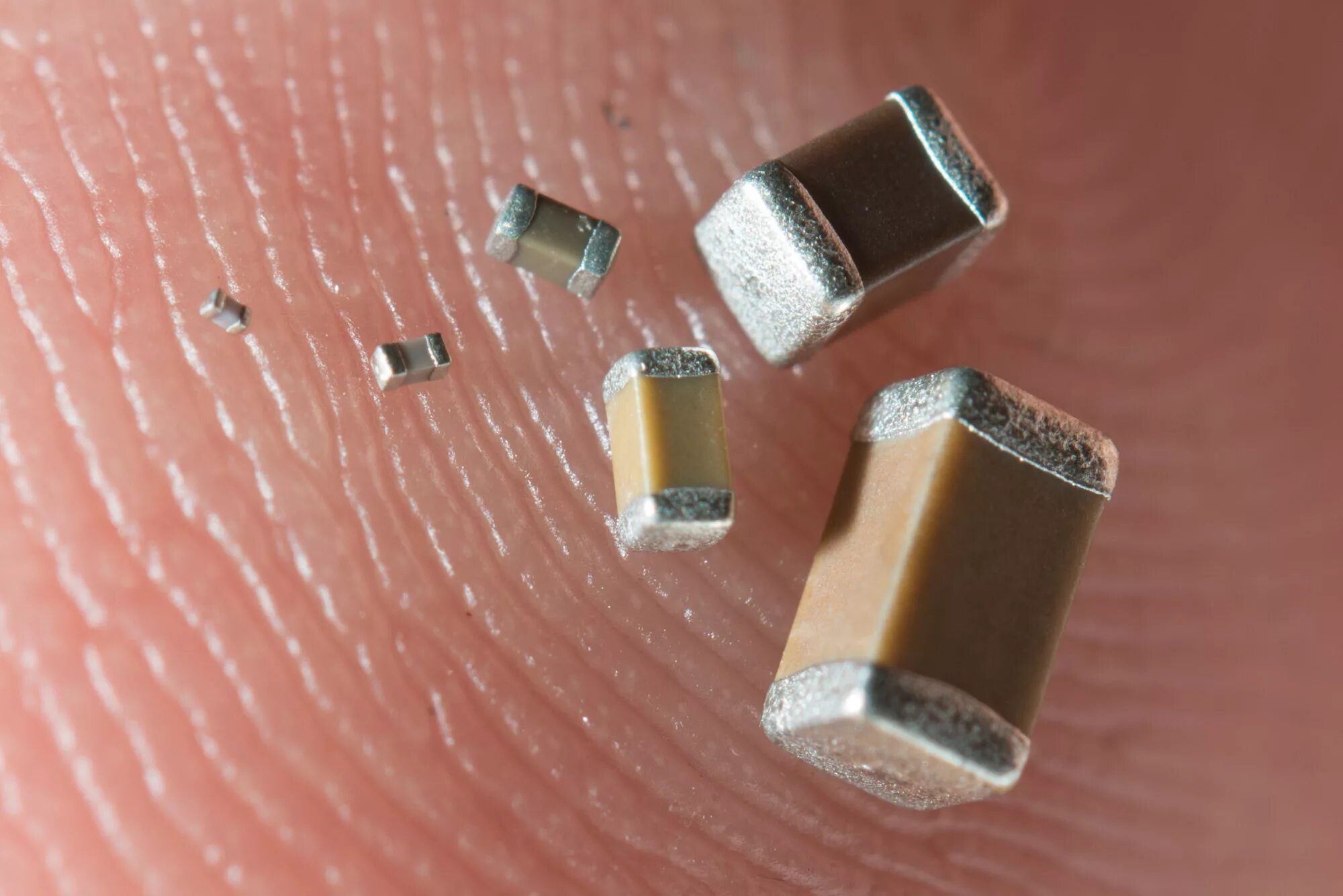 Микро конденсатор. Смд конденсаторы 5030. конденсатор smd 2210. 0603 smd конденсатор. smd kondansatör.