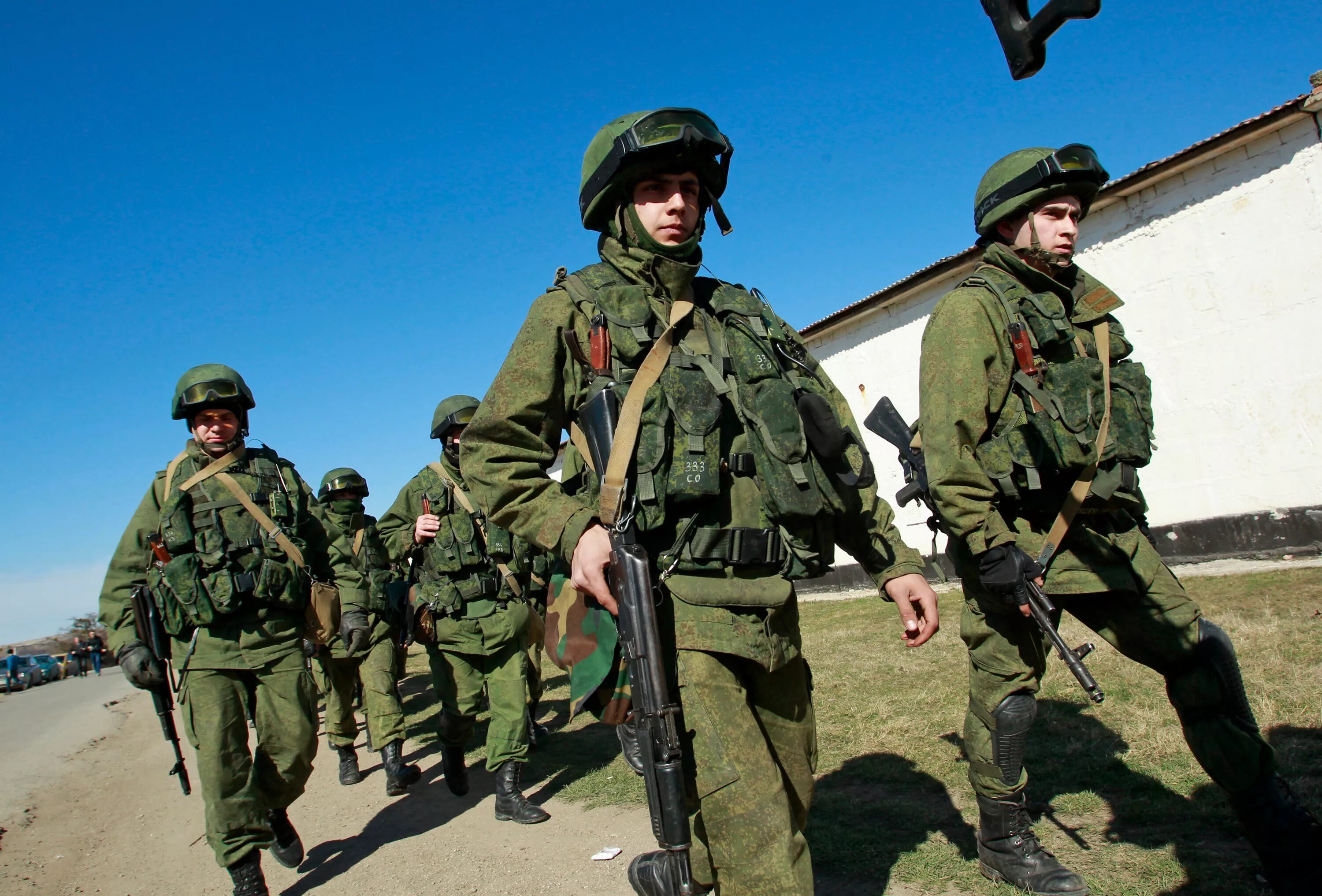 Фз 99 нато. Российская армия. Военный солдат. Российские войска. Российский солдат.