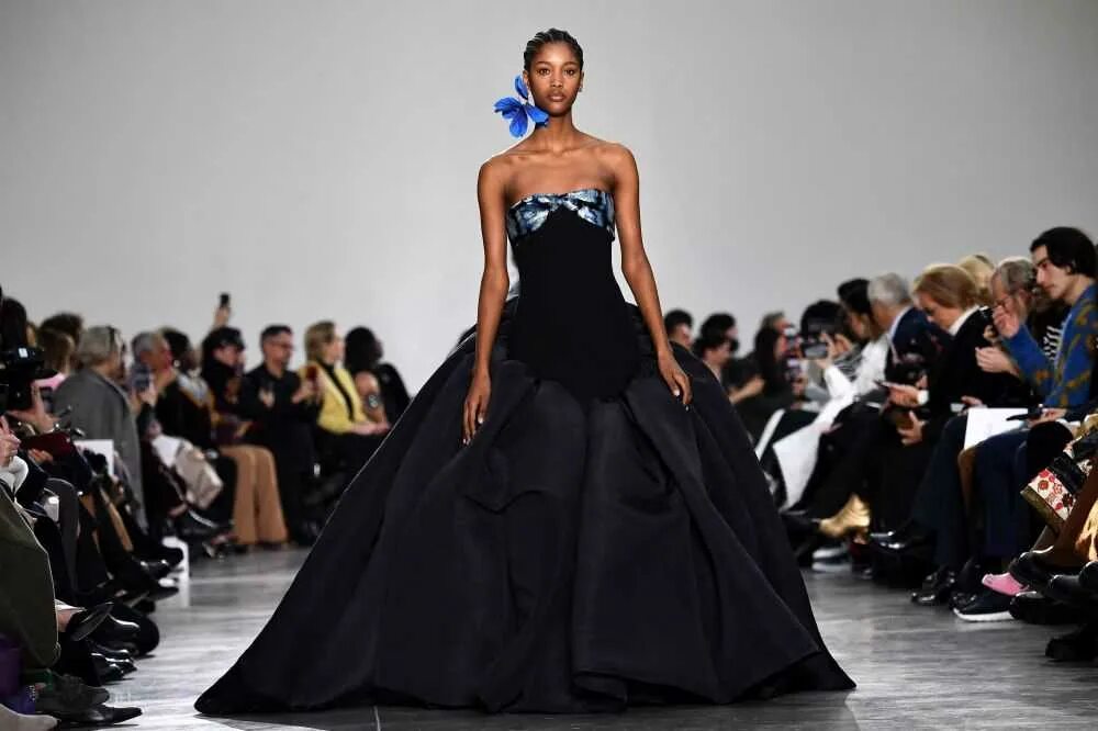 Кутюрная неделя моды в Париже 2022. Schiaparelli Haute Couture 2021 платье. Неделя высокой моды в Париже 2023. Парижская неделя моды Haute Couture. Самые лучшие моды в мире