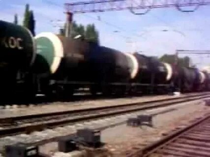 Поезд замедлил ход