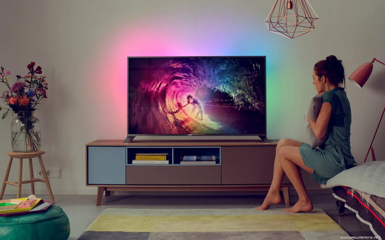 Включи хороший телевизор. Телевизор Philips Ambilight 2014. Телевизор Филипс Smart TV 2014. Телевизор Филипс модель 55pus6523. Philips 55 2014.