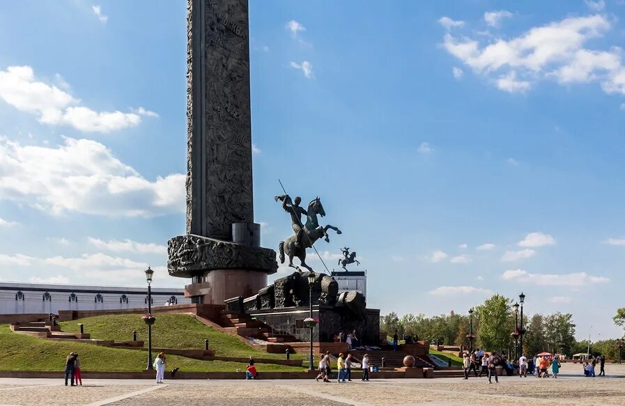 Памятник победы на горе. Поклонная гора монумент Победы. Поклонная гора Обелиск. Парк Победы Москва памятники.