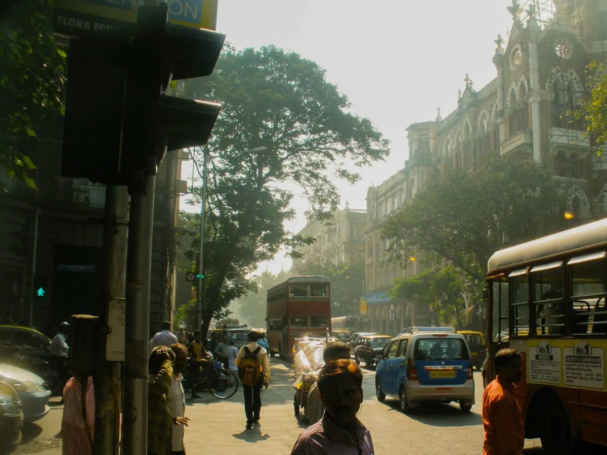 Бомбей 1996. 2010. Бомбей трущобы. Мумбай улицы города центр. Мэн бомбей.