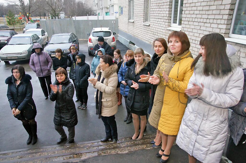 Мфц мокшино. Мфц в конаково тверской области. Мфц конаково сотрудники. Мфц конаково. График работы магазина.