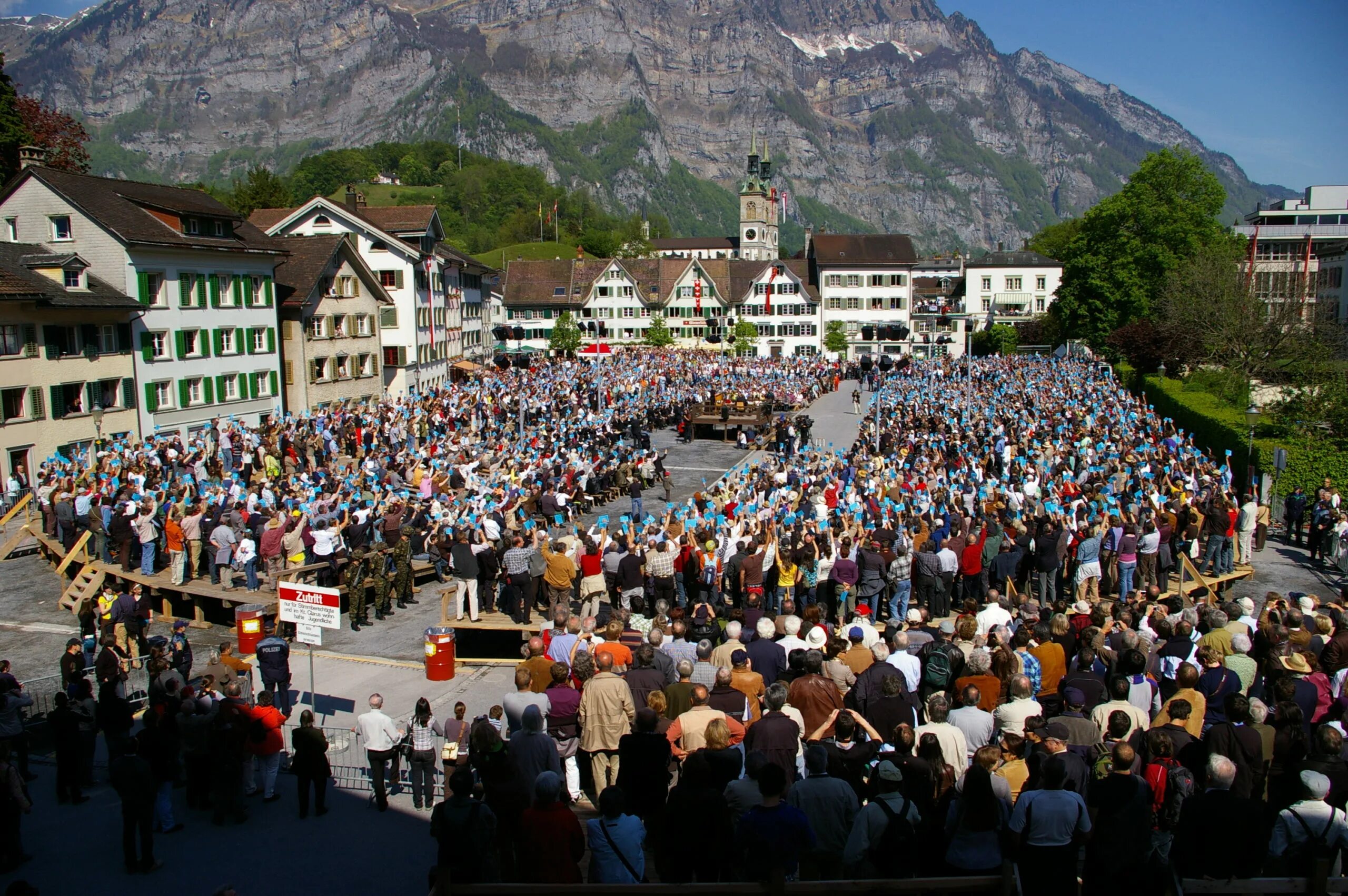 Швейцария численность населения. Glarus Швейцария. Кантон Гларус. Площадь и население Швейцарии. Муниципалитеты Швейцарии.