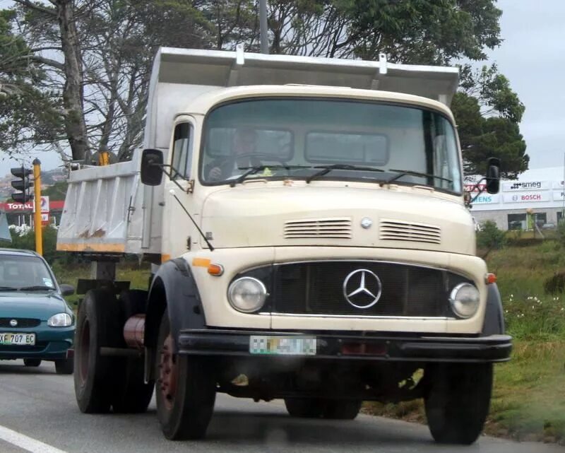 Mercedes benz truck oldtimer. Старый грузовик мерседес. 1932 -v10. Мерседес 1113. Mercedes-benz l1111.