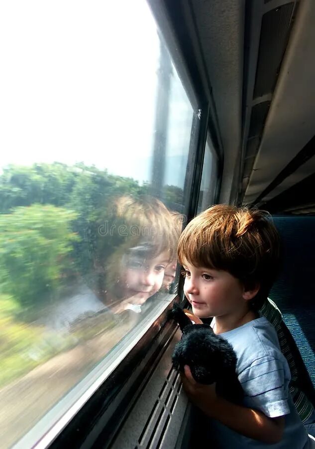 Мальчики поезд с мамой. Про поезда для мальчиков. Поезда для детей. Мальчишки в поезде. Мальчик в электричке.