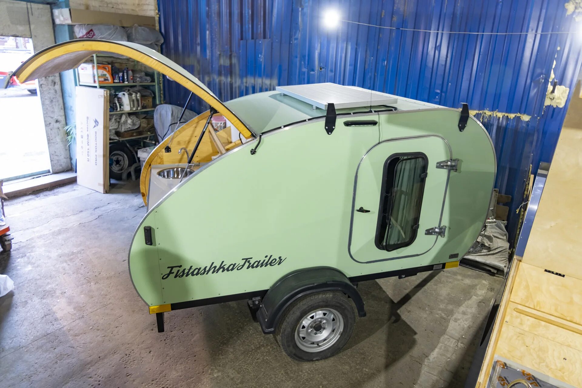 Автодом фисташка. Дом на колесах фисташка. Прицеп капля fistashka trailer. Кемпер teardrop. Прицеп капля fistashka trailer.