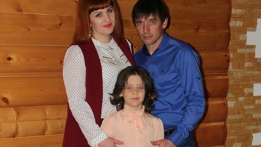 Родители девочки крымский мост. Семья. Фото 17 летней девушки. Родители. Семейная пара в крыму.