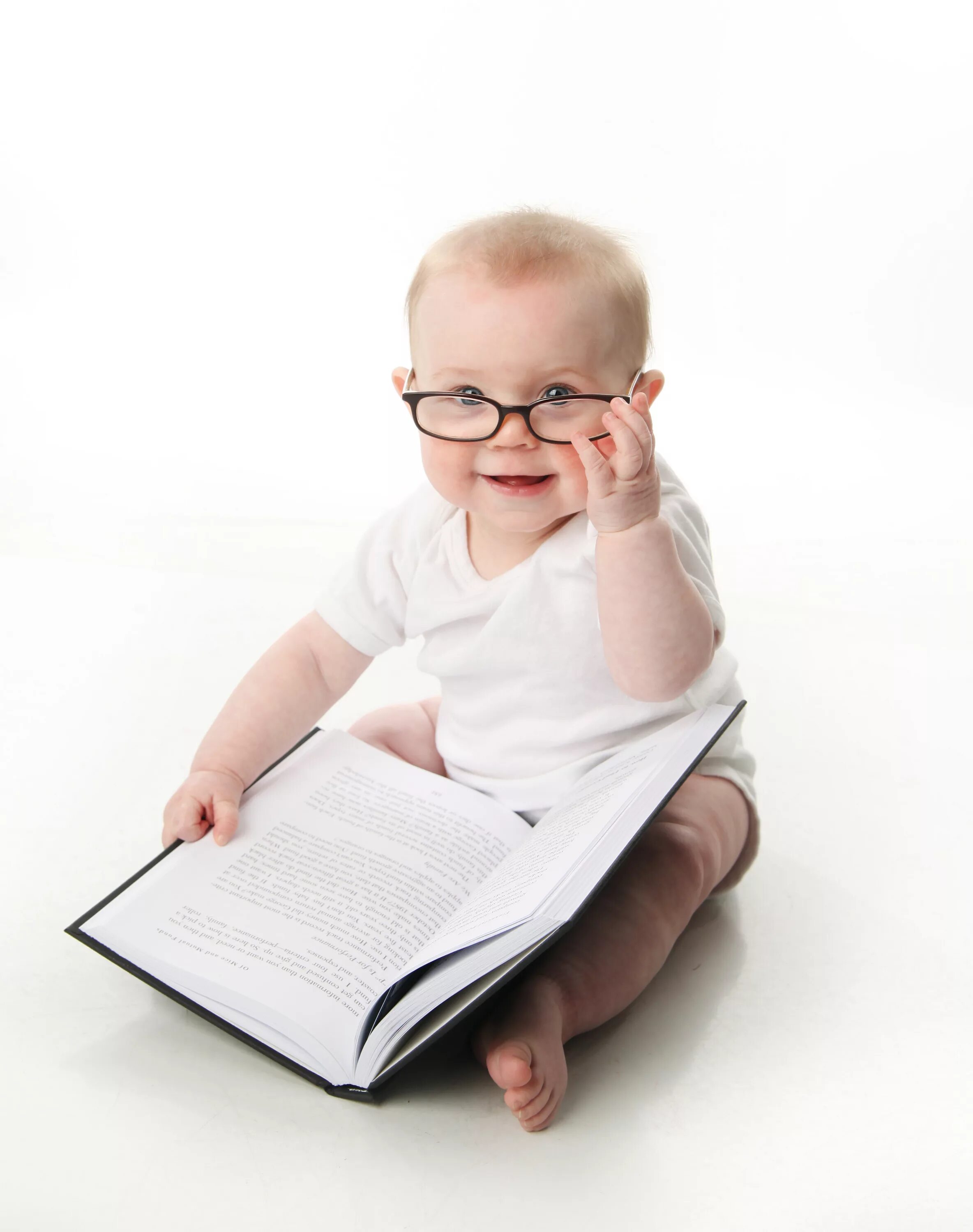 Выглядит читать. Книги для детей. Младенец с книжками. Книжки для малышей. Малыш в очках.