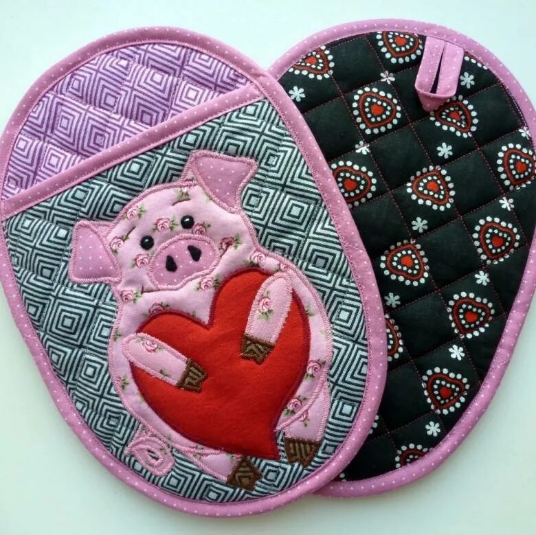 новогодние прихватки пэчворк. красивые прихватки. тканевые прихватки. лоскутные прихватки. новогодние лоскутные прихватки.