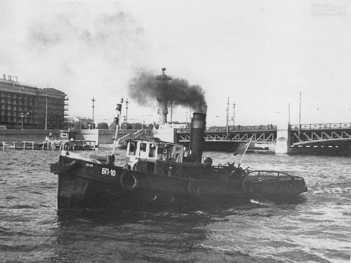 Берегите женщин буксир циклон. Мб1219 судно. Первые буксиры. Катер буксир кж 1439. Буксирный пароход.