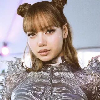 Coachella 2025 Week 2: BLACKPINK’s Jennie, Olivia Rodrigo cheer Lisa’s elec...