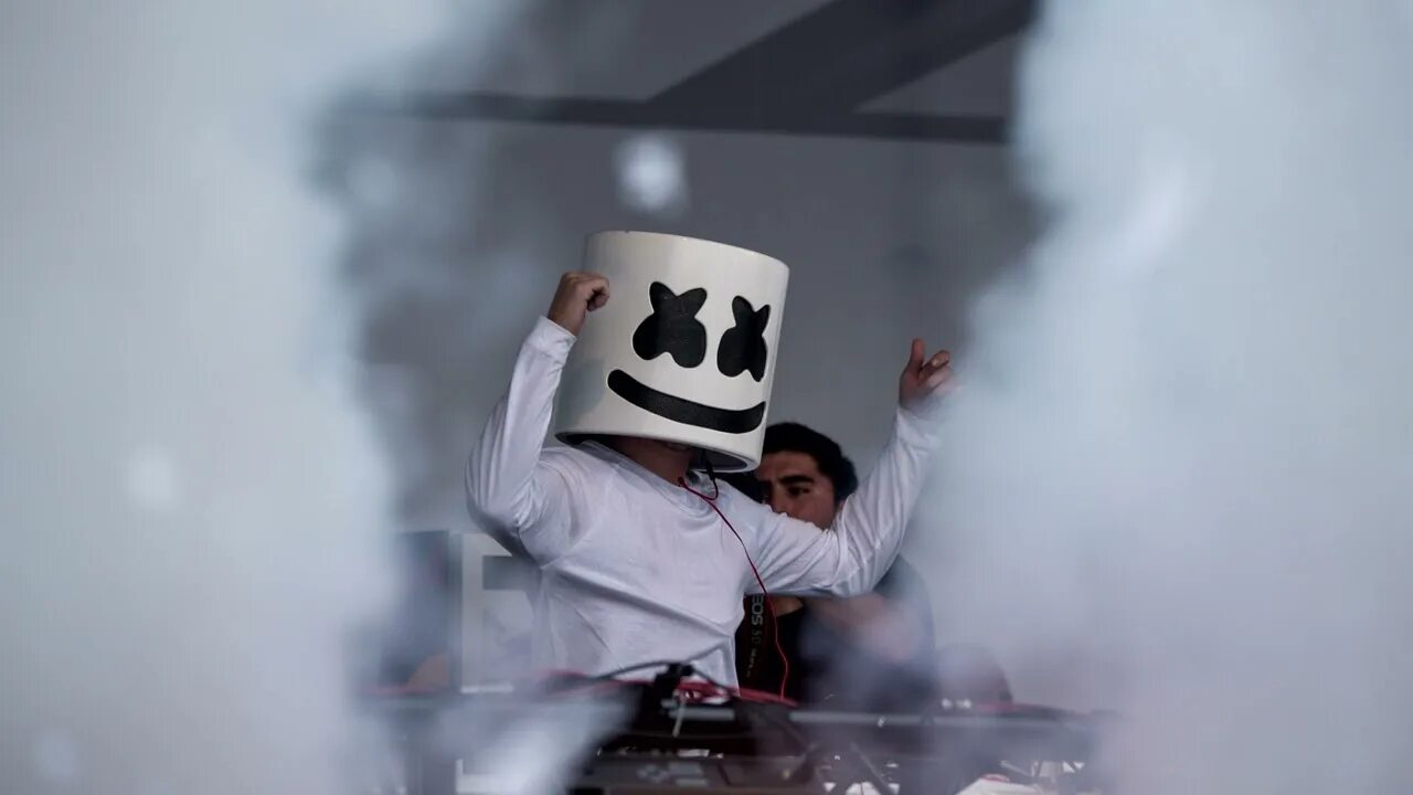 Маршмеллоу диджей без маски. Маршмеллоу диджей лицо без маски. Tayna marshmello ukay remix. Tayna marshmello ukay remix. Маршмеллоу американский диджей.