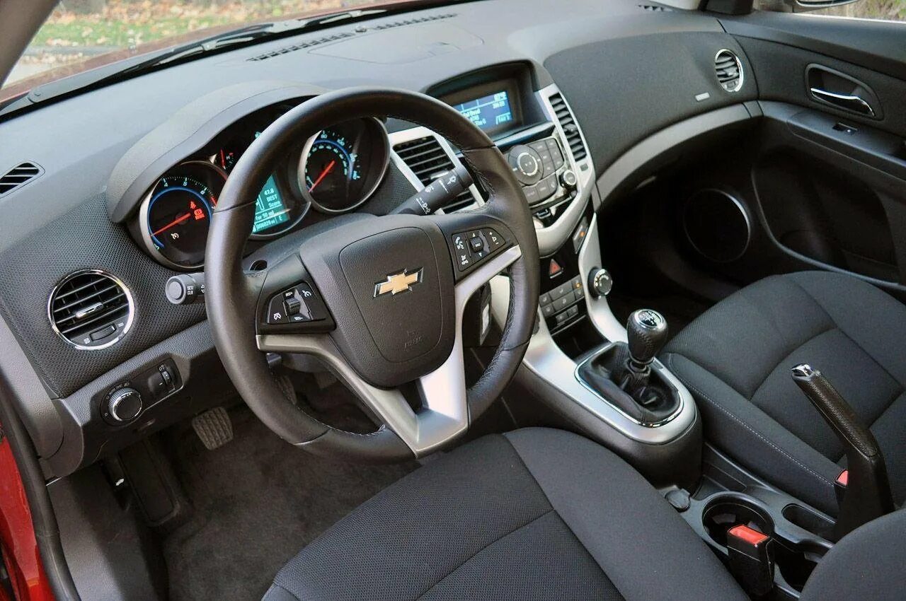 Шевроле хэтчбек салон. Chevrolet Cruze 2012 салон. Chevrolet Cruze 2014 салон. Шевроле Круз 2014 салон. Chevrolet Cruze Interior.