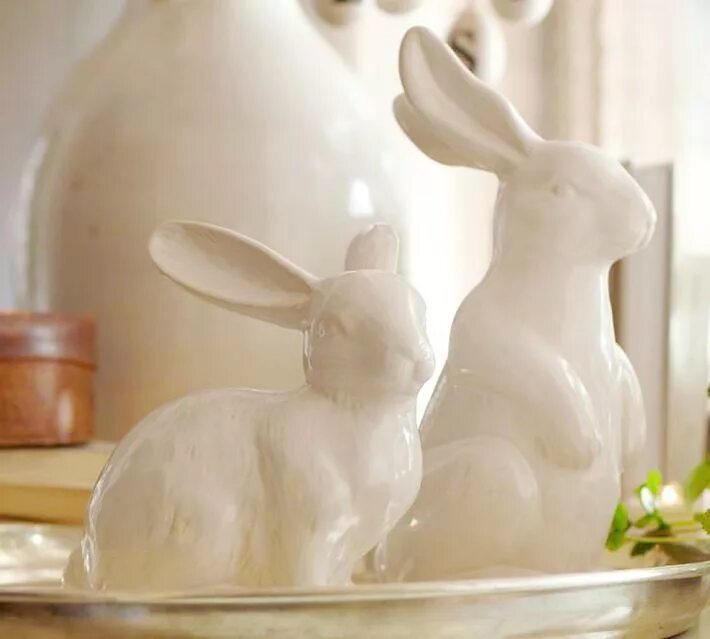 Фарфор кролик. Фарфоровый кролик. Керамический заяц. Кролик керамика. Пасхальный кролик фарфор.