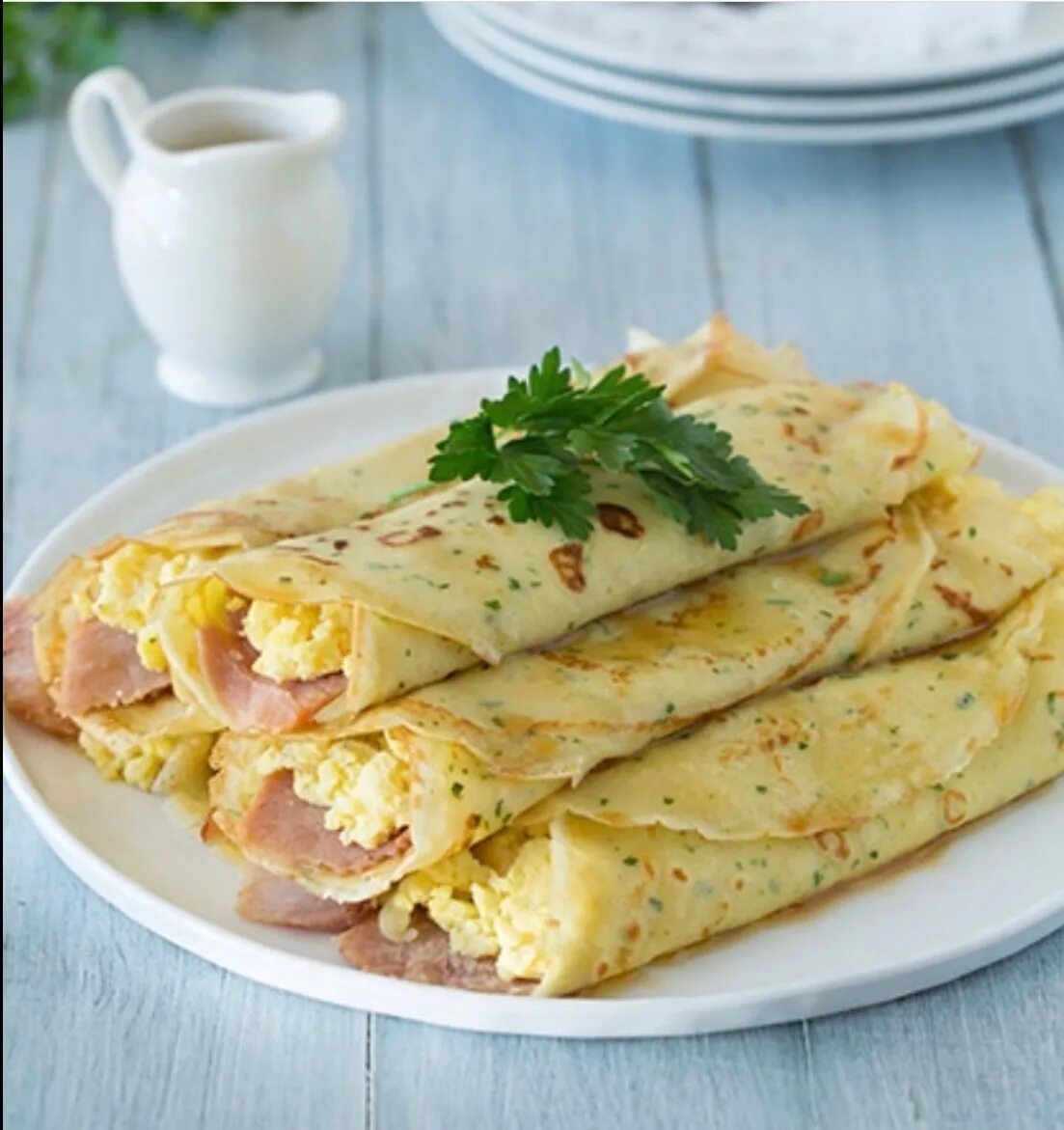 блинчики с ветчиной и сыром. ветчинные рулетики с сыром. блины с ветчиной. блины фаршированные ветчиной и сыром. блины фаршированные ветчиной и сыром.