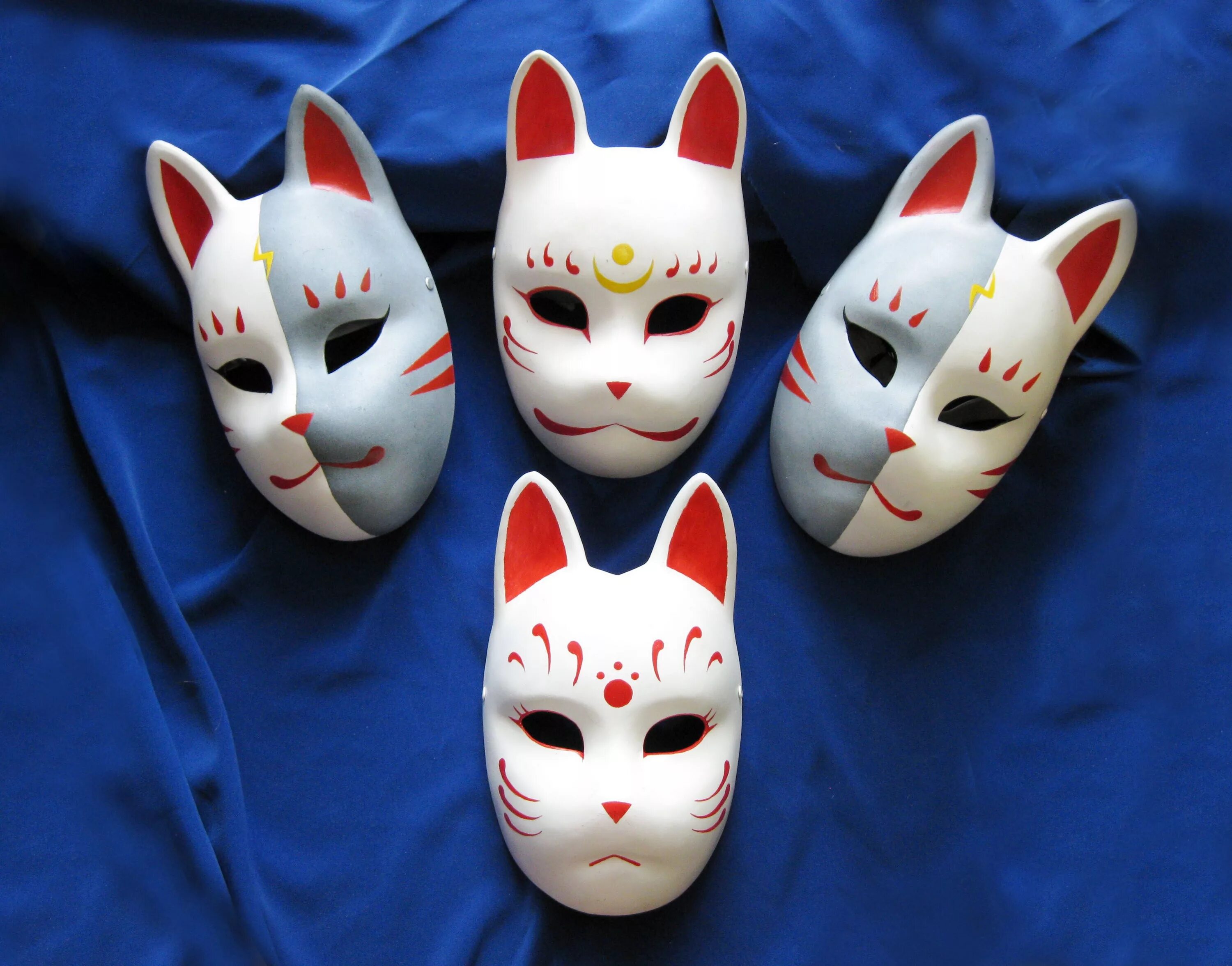 Японские маски лисов. Японская маска лисы Кицунэ. Маски Кабуки Кицунэ. Японские маски демонов Кицунэ. Маска Кицунэ в японском театре.