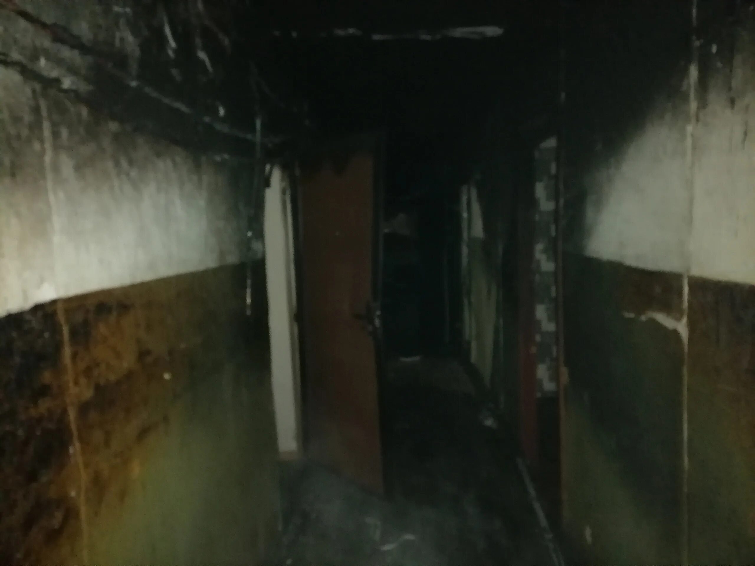 Горит общежитие. Пожар в общежитии. Ярега общежитие пожар. В Сосногорске горело общежитие. Общежитие мобилизованных сгорело.