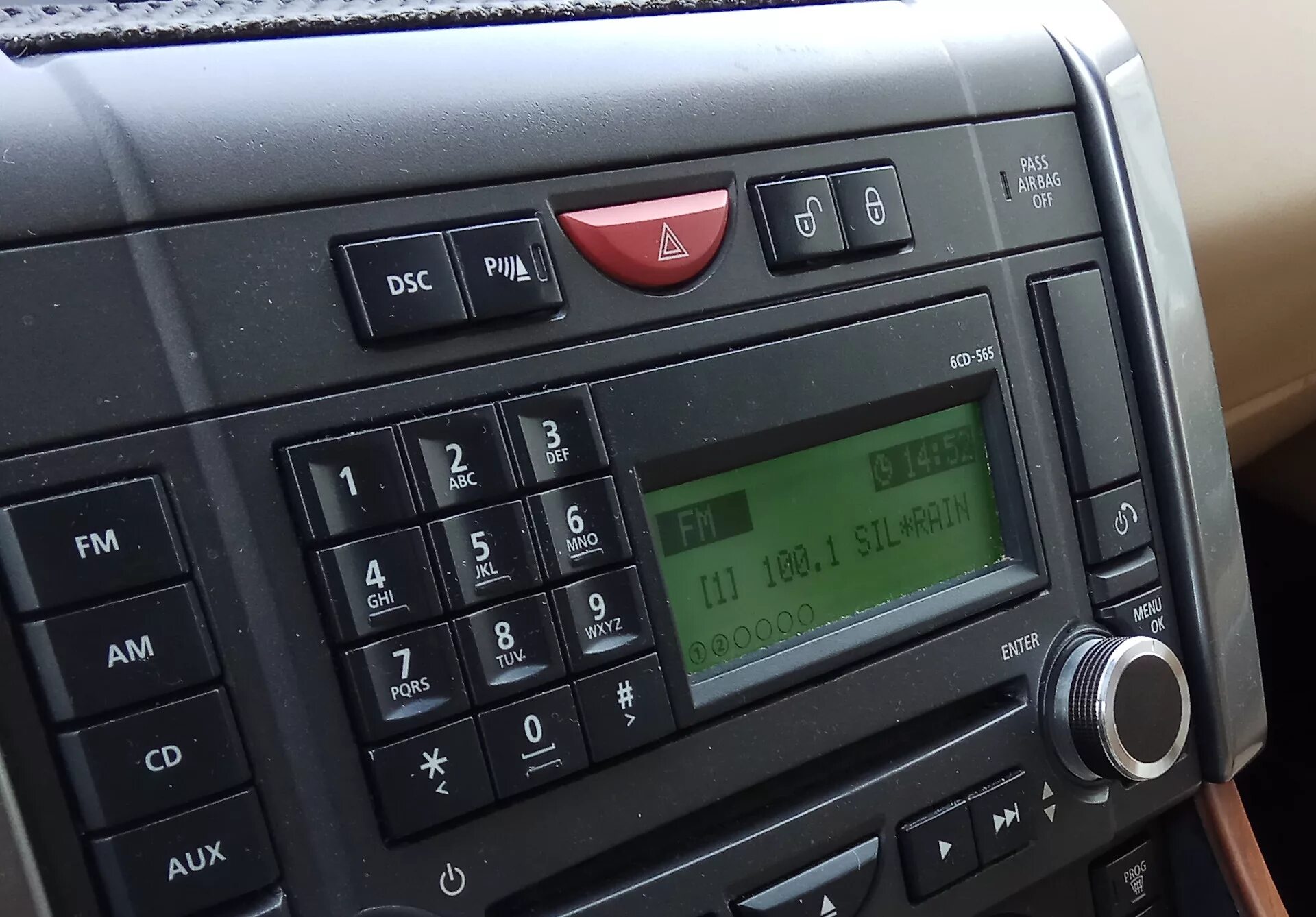 Блютуз на магнитолу range rover sport. Видео как на range rover sport 2006 года подключиться. Камера 360 на рендж ровер. Наушники рендж ровер. Рендж ровер блютуз.