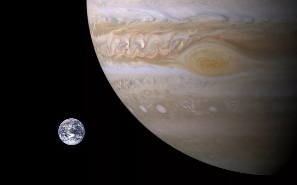Сравнение размеров юпитера. Юпитер и земля сравнение. Радиус Юпитера. Диаметр земли и Юпитера. Соотношение размеров земли и Юпитера.