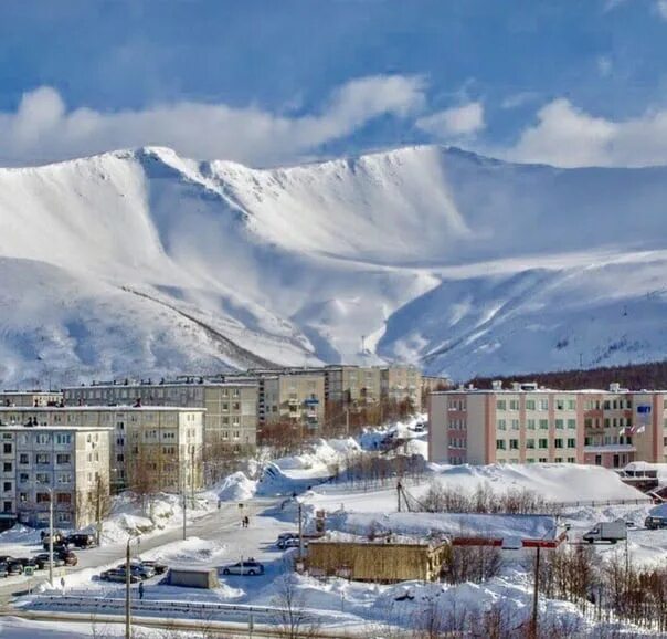 Поликлиника кировск мурманской области. Кировск Мурманская. Кировск Мурманская область Кировск Мурманская область. Город Кировск и Апатиты. Апатиты гора Кукисвумчорр.