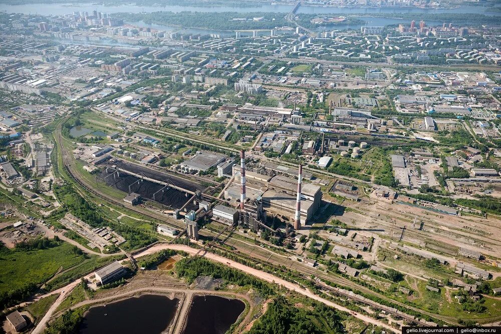 Центр красноярского края. Красноярск с высоты птичьего. Красноярск с птичьего полета. Красноярский край с высоты птичьего полета. Красноярский алюминиевый завод с высоты птичьего полета.